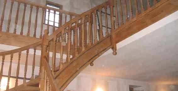 escalier classique en bois